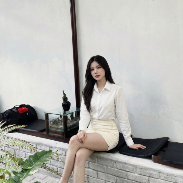 Áo sơ mi nữ trắng tay dài – Form ôm thanh lịch, phong cách tối giản
